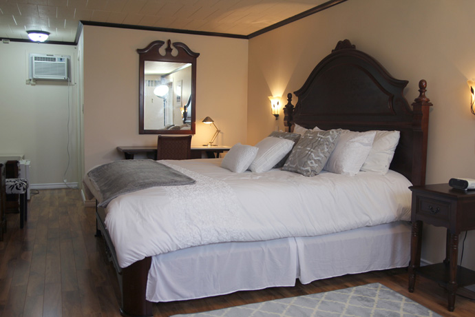 Garden Level Room with 1 King Bed