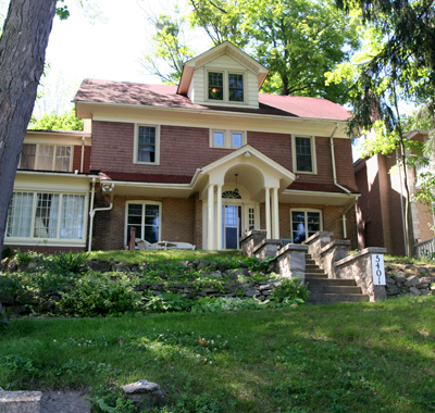 Rooms at Niagara Grandview Manor